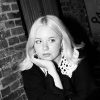 undefined을(를) 듣고, 뮤직 비디오를 보고, 약력을 읽고, 투어 일정 등을 확인하세요!