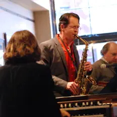 Poslechněte si interpreta Chris Fagan, sledujte hudební videa, přečtěte si životopis, podívejte se na data turné a další informace.