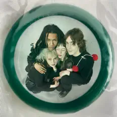 Dengarkan Alive Girl, tonton video musik, baca bio, lihat tanggal tur & lainnya!