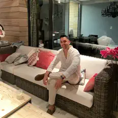 收听 Eimi、观看音乐视频、阅读小传、查看巡演日期等 ！