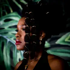 Ouve Jaliyaah, vê vídeos de música, lê a biografia, vê as datas da digressão e muito mais!