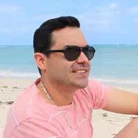 undefined을(를) 듣고, 뮤직 비디오를 보고, 약력을 읽고, 투어 일정 등을 확인하세요!