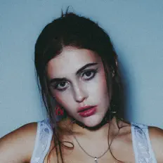 Hör dir KURESHA an, schau dir Musikvideos an, lies die Biografie, finde Tourdaten und mehr!