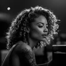 Sendina을(를) 듣고, 뮤직 비디오를 보고, 약력을 읽고, 투어 일정 등을 확인하세요!