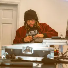 聆聽 DrewShamir.、觀看音樂影片、閱讀小傳、查看巡演日期等！