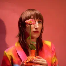 Hör dir Lia Braswell an, schau dir Musikvideos an, lies die Biografie, finde Tourdaten und mehr!