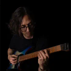 Gino Caro dinle, müzik videolarını izle, biyografisini oku, tur tarihlerini ve daha fazlasını gör!