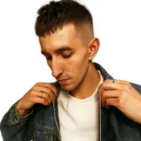 Poslechněte si interpreta undefined, sledujte hudební videa, přečtěte si životopis, podívejte se na data turné a další informace.