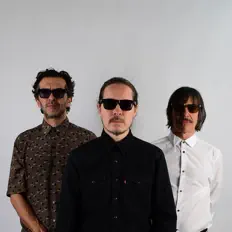 Ascolta Titán, guarda video musicali, leggi la biografia, vedi le date del tour & altro!