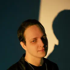 Зачем тебе имя?を聴いたり、ミュージックビデオを鑑賞したり、経歴やツアー日程などを確認したりしましょう！