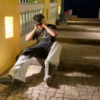 Hör dir undefined an, schau dir Musikvideos an, lies die Biografie, finde Tourdaten und mehr!