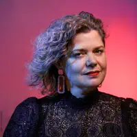 Ouve undefined, vê vídeos de música, lê a biografia, vê as datas da digressão e muito mais!