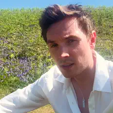 Ouve Mark Donachie, vê vídeos de música, lê a biografia, vê as datas da digressão e muito mais!