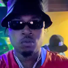 收听 Reggie Romance、观看音乐视频、阅读小传、查看巡演日期等 ！