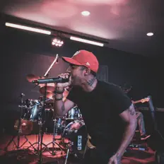 Escucha a Tha Carry Out, mira vídeos musicales, lee la biografía, consulta fechas de giras y mucho más.