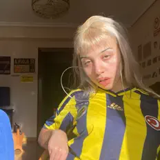 聆聽 Fairy、觀看音樂影片、閱讀小傳、查看巡演日期等！