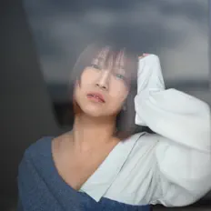 Emiri을(를) 듣고, 뮤직 비디오를 보고, 약력을 읽고, 투어 일정 등을 확인하세요!