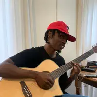 Luister naar undefined, bekijk muziekvideo's, lees de bio, bekijk de tourdata, en meer!