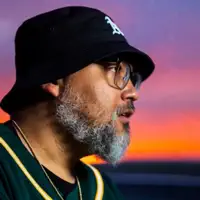 undefined: песни, клипы, биография, даты выступлений и многое другое.