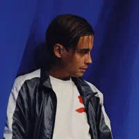 Ouça undefined, assista a videoclipes, leia a biografia, veja as datas das turnês e mais!