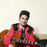 undefinedを聴いたり、ミュージックビデオを鑑賞したり、経歴やツアー日程などを確認したりしましょう！