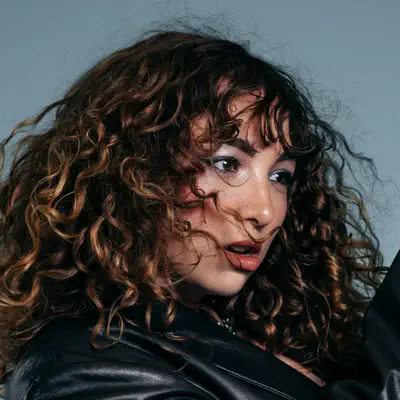 Listen to Julia Sabaté, watch music videos, read bio, see tour dates & more!