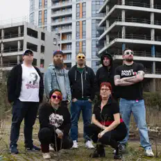 聆聽 Knife Club、觀看音樂影片、閱讀小傳、查看巡演日期等！