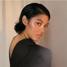 Hör dir Joanne Radao an, schau dir Musikvideos an, lies die Biografie, finde Tourdaten und mehr!