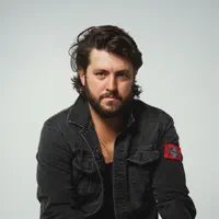 Hör dir undefined an, schau dir Musikvideos an, lies die Biografie, finde Tourdaten und mehr!