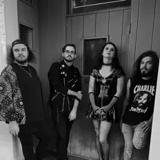 Escucha a In Broad Daylight, mira videos musicales, lee su biografía, consulta las fechas de las gira y más.