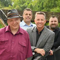 Ouve Spoken 4, vê vídeos de música, lê a biografia, vê as datas da digressão e muito mais!