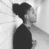 收听 undefined、观看音乐视频、阅读小传、查看巡演日期等 ！