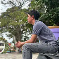 收听 undefined、观看音乐视频、阅读小传、查看巡演日期等 ！