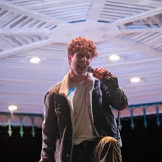 Ascolta Aidan Evans, guarda video musicali, leggi la biografia, vedi le date del tour & altro!