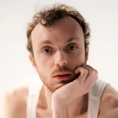 收听 Polon、观看音乐视频、阅读小传、查看巡演日期等 ！