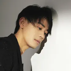聆聽 杜天奇、觀看音樂影片、閱讀小傳、查看巡演日期等！