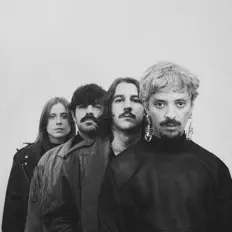 Voodoo dinle, müzik videolarını izle, biyografisini oku, tur tarihlerini ve daha fazlasını gör!