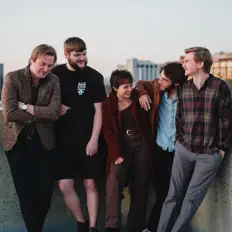 Sunroom Revival: песни, клипы, биография, даты выступлений и многое другое.