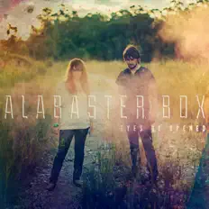 Escucha a Alabaster Box, mira vídeos musicales, lee la biografía, consulta fechas de giras y mucho más.