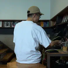 2seam dinle, müzik videolarını izle, biyografisini oku, tur tarihlerini ve daha fazlasını gör!