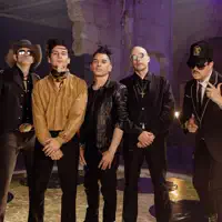 Hör dir undefined an, schau dir Musikvideos an, lies die Biografie, finde Tourdaten und mehr!