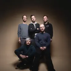 Listen to Drei Meter Feldweg, watch music videos, read bio, see tour dates & more!