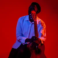 聆聽 undefined、觀看音樂影片、閱讀小傳、查看巡演日期等！