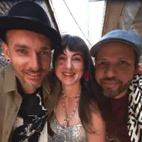 Escucha a undefined, mira videos musicales, lee su biografía, consulta las fechas de las gira y más.