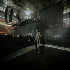 Escucha a LEEZ!, mira videos musicales, lee su biografía, consulta las fechas de las gira y más.