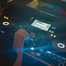 Escucha a CharlieJr, mira vídeos musicales, lee la biografía, consulta fechas de giras y mucho más.