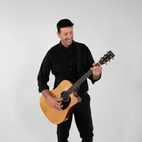 Luister naar undefined, bekijk muziekvideo's, lees de bio, bekijk de tourdata, en meer!