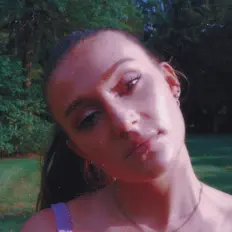 Hallie Kを聴いたり、ミュージックビデオを鑑賞したり、経歴やツアー日程などを確認したりしましょう！