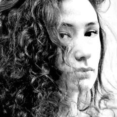 Simge Yildirimを聴いたり、ミュージックビデオを鑑賞したり、経歴やツアー日程などを確認したりしましょう!