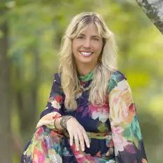 Sarah Bonsignoreを聴いたり、ミュージックビデオを鑑賞したり、経歴やツアー日程などを確認したりしましょう！